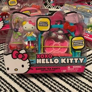 Hello Kitty mini doll sets
